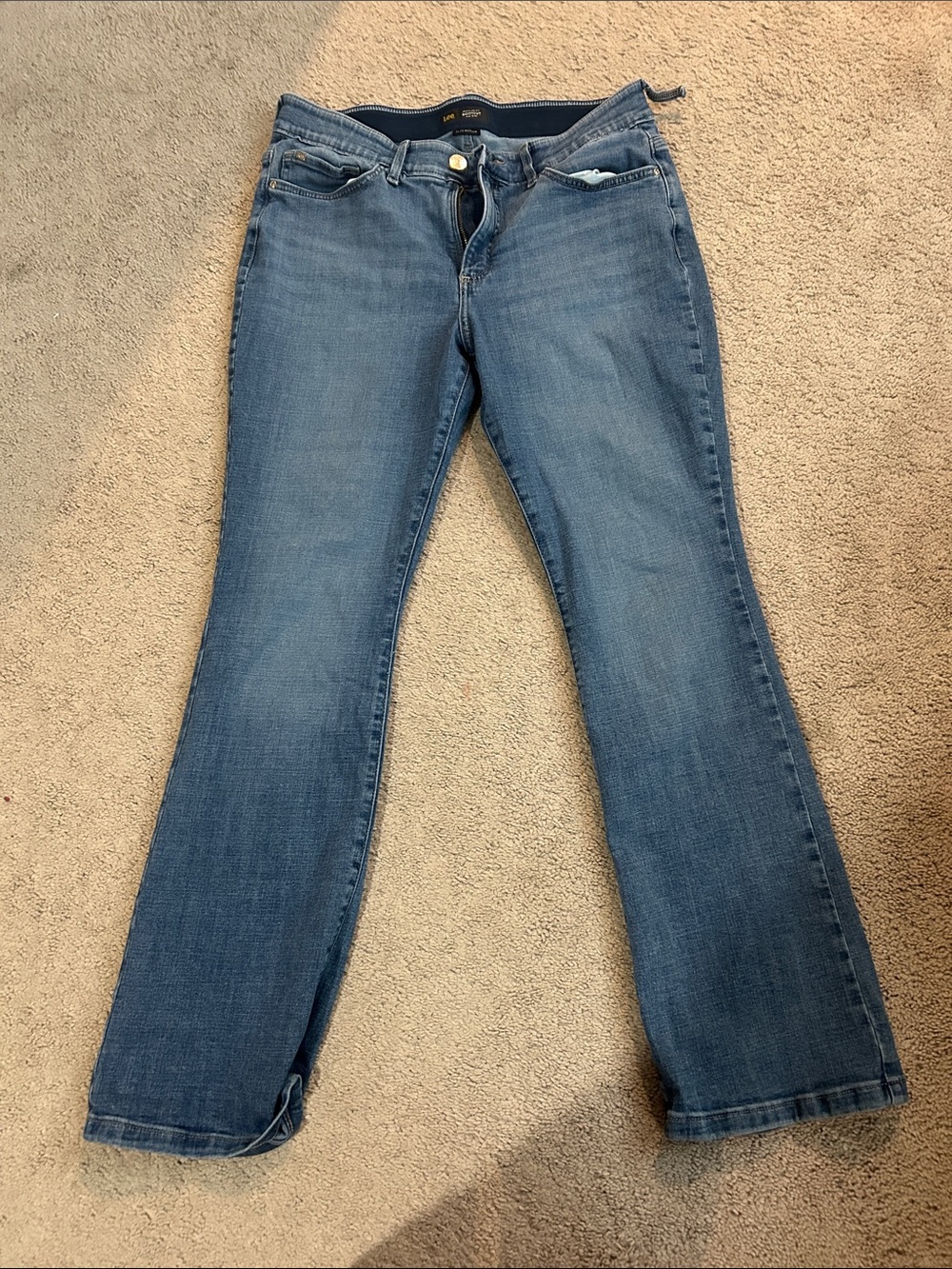 Womenās Blue Denim Jeans - Classic Straight Fit